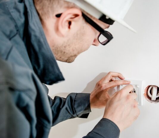 Primar din Mureș, acuzat că a furat curent electric timp de 5 ani