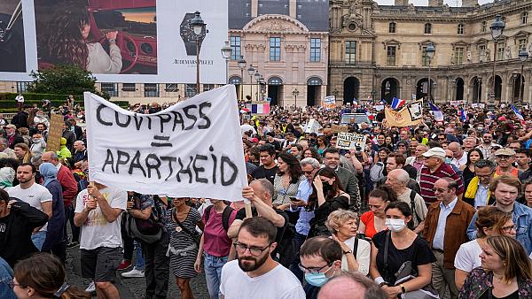 Germania cere teste negative chiar și pentru vaccinați / proteste anti vaccin Franța