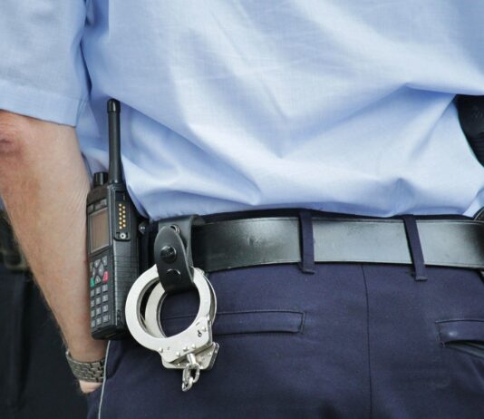 Poliţist din Constanța, reţinut după ce a bătut un bărbat în sediul postului de poliție Sursa foto: Pixabay