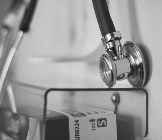 Asistent medical al unui spital de psihiatrie din Timiș, sub control judiciar pentru trafic de influență Sursă foto: Pixabay