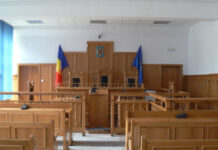 Femeie din Galați, judecată pentru rele tratamente aplicate copiilor săi; un copil găsit mort, ceilalți doi, subnutriți
