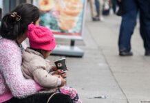 Femeie din Maramureș, arestată după ce a fost prinsă că își ducea copiii la cerșit