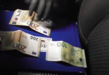 Polițist din Timiș, judecat la Caraș-Severin pentru trafic de influență; are brățară electronică și nu poate să mai exercite profesia