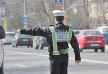 Profesor de legislaţie rutieră, judecat după ce a lovit cu mașina un polițist care dorea să îl testeze pentru alcoolemie