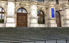 O avocată și un executor judecătoresc, judecați pentru înșelăciune și abuz în serviciu