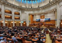 Două moțiuni de cenzură, dezbătute astăzi