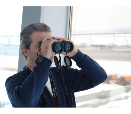 Polițist la Aeroportul Otopeni, mită pentru protecția asigurată transportatorilor de persoane