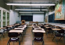 Educația între improvizație politică și instabilitate legislativă. Anatomia unui declin sistemic (1990–2025)