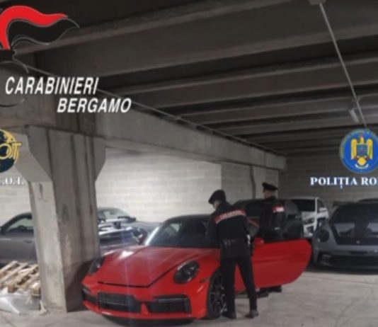 20 de autoturisme de lux, dobândite prin fraudă în România, descoperite într-o localitate rurală din Italia
