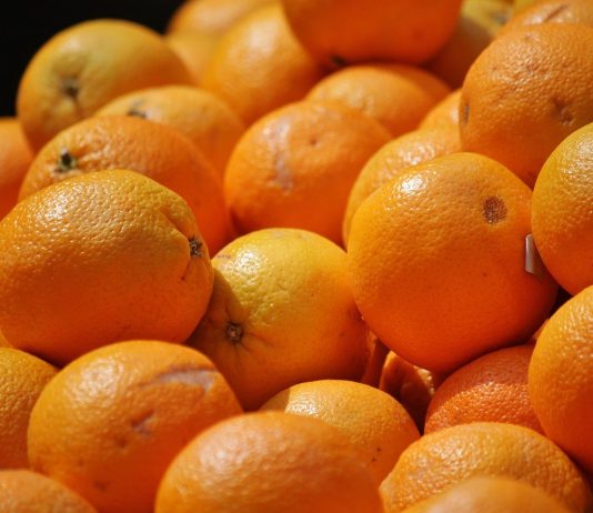 Peste 12.000 kg de portocale, pline de pesticide, importate din Egipt în România