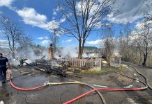 Incendiu devastator în Vrancea, zeci de gospodării distruse; Guvernul pregătește ajutoare de urgență