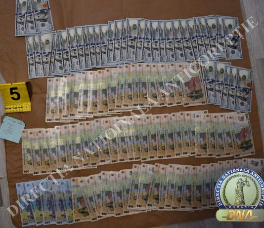 Inspectori vamali din Constanța, reținuți pentru luare de mită