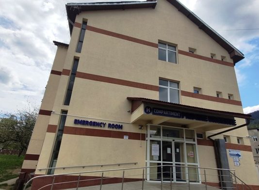 Medici ai Spitalului Câmpulung Moldovenesc, acuzați de luare de mită; unul a fost arestat