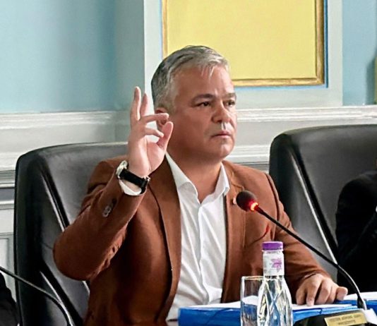 Tabăra premierului PNL desemnat, în procese cu partidul