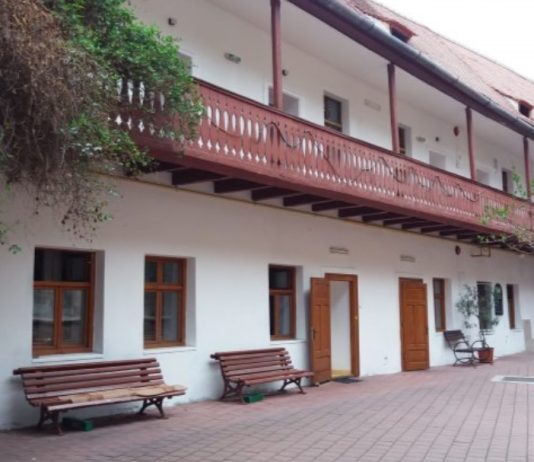 Mită mascată la un cămin pentru bătrâni din Sibiu; procurorii au reținut un inculpat