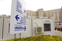 Doi medici militari din Constanța, sub control judiciar pentru luare de mită