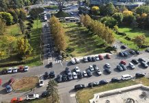 Parking București îi trimite pe șoferi prin magazine să plătească parcarea, apoi îi amendează pentru neplată. Cine controlează compania municipală?