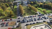 Parking București îi trimite pe șoferi prin magazine să plătească parcarea, apoi îi amendează pentru neplată. Cine controlează compania municipală?