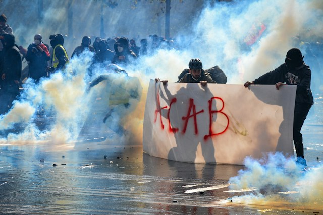 Proteste in Franta - Foto Pierre-Louis Mièze Unsplash